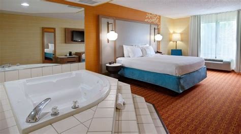 romantic jacuzzi suites in michigan|in room hot tub.